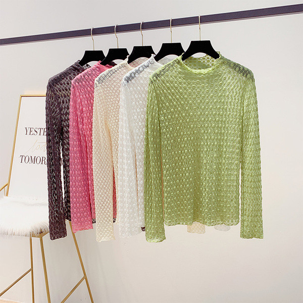 Δαντελένια μπλούζα με χαμηλό γιακά σε διάφορα χρώματα