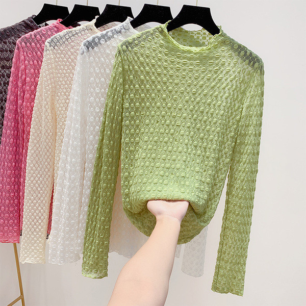 Δαντελένια μπλούζα με χαμηλό γιακά σε διάφορα χρώματα