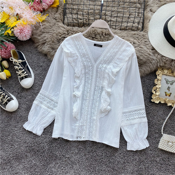 Cămașă de damă cu dantelă și decolteu spitz alb