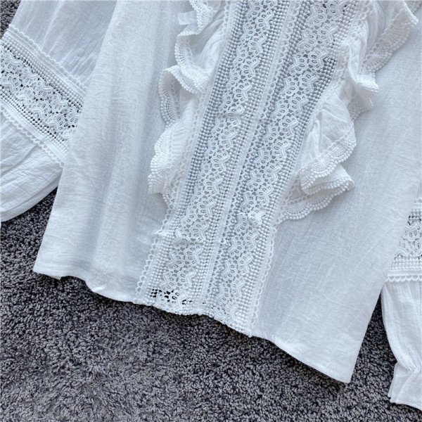 Cămașă de damă cu dantelă și decolteu spitz alb