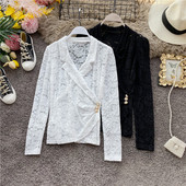 Női csipke ing spitz nyakkivágással és gombokkal fehér, bézs és fekete színben