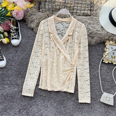 Női csipke ing spitz nyakkivágással és gombokkal fehér, bézs és fekete színben