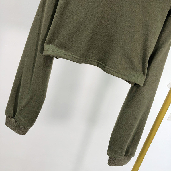 Κοντύ casual μπλούζα με ωοειδές ντεκολτέ και μακρύ μανίκι σε πράσινο χρώμα