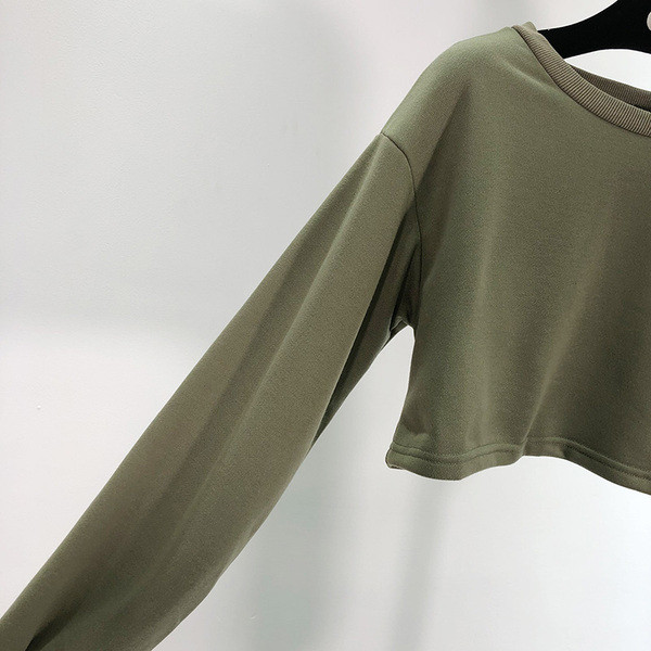 Κοντύ casual μπλούζα με ωοειδές ντεκολτέ και μακρύ μανίκι σε πράσινο χρώμα