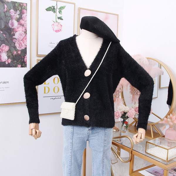 Női kardigán gombokkal és spitz nyakkivágással fehér, fekete, zöld, rózsaszín és bézs színben