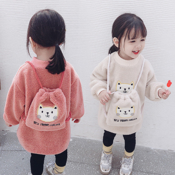 Ежедневен детски пуловер в два цвята с бродерия и овално деколте