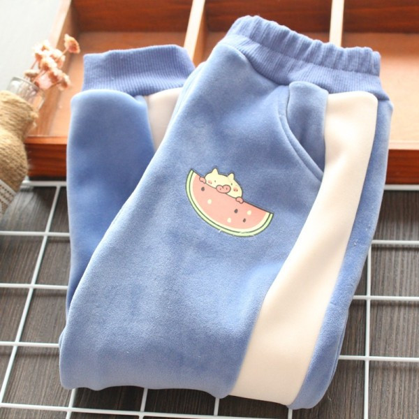 Gyermek fehérnemű új modellje rátéttel és zsebekkel négy színben lányoknak