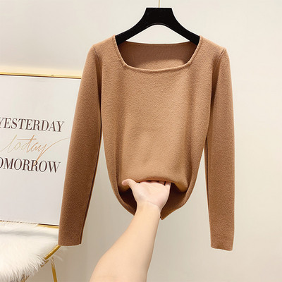 Vékony kötésből készült női pulóver szögletes nyakkivágással