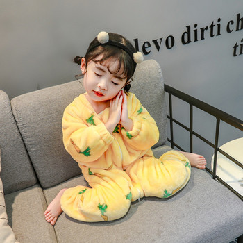 Детска пижама за момичета в жълт цвят с цип и овално деколте