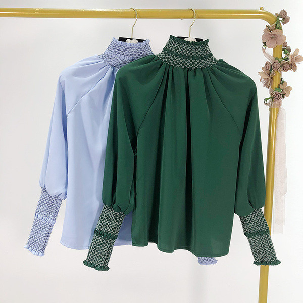 Γυναικεία casual μπλούζα με ελαστικό γιακά σε πράσινο και μπλε χρώμα