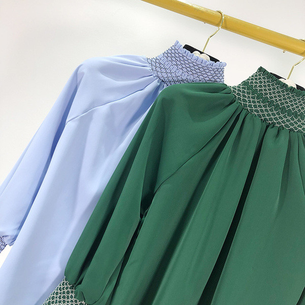 Γυναικεία casual μπλούζα με ελαστικό γιακά σε πράσινο και μπλε χρώμα