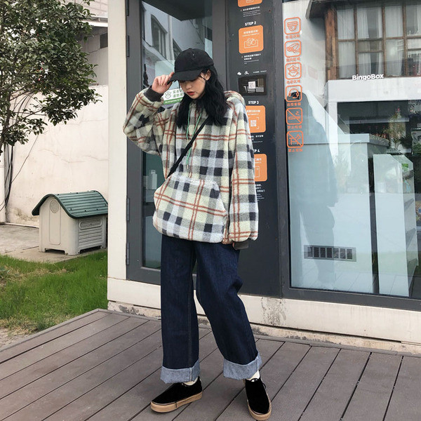 Női aktuális pulóver széles modell kapucnival