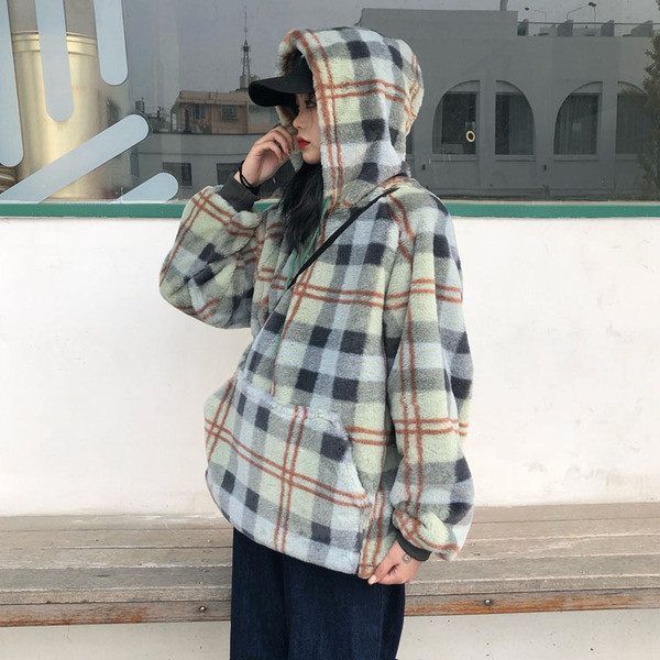 Női aktuális pulóver széles modell kapucnival