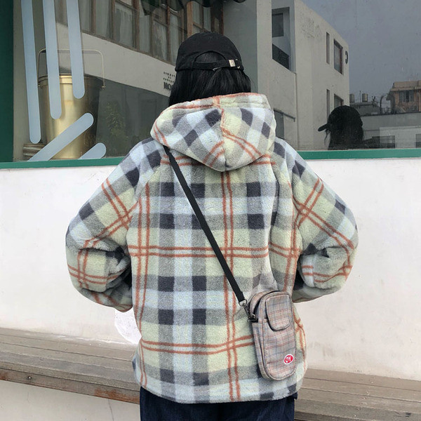 Női aktuális pulóver széles modell kapucnival