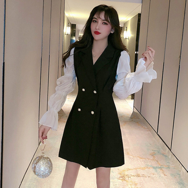 Női ruha spitz nyakkivágással, gombokkal és lótusz ujjú fekete és barna színben