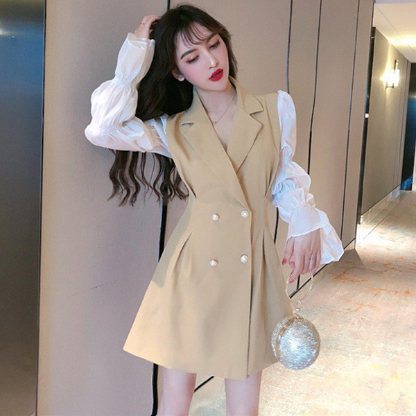 Női ruha spitz nyakkivágással, gombokkal és lótusz ujjú fekete és barna színben