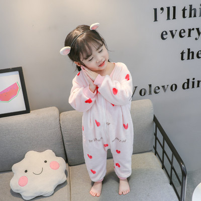 Gyermek téli pizsama lányoknak fehér és rózsaszín színben, cipzárral