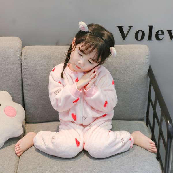 Gyermek téli pizsama lányoknak fehér és rózsaszín színben, cipzárral