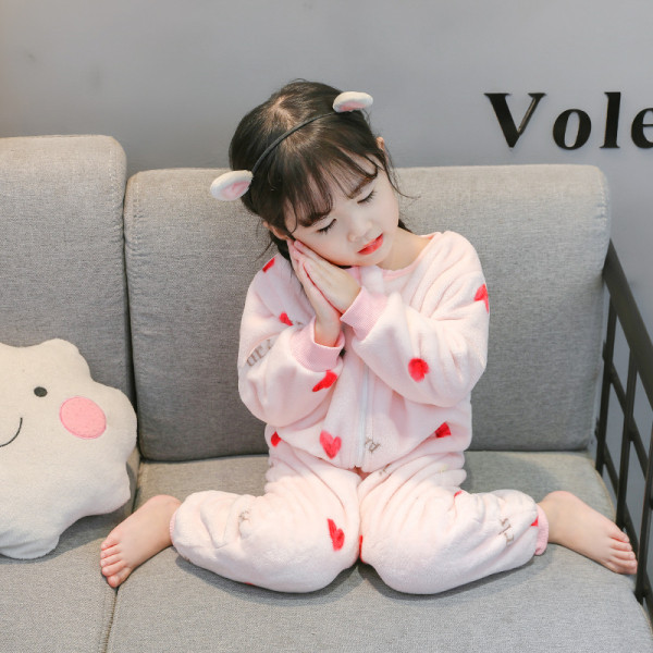 Gyermek téli pizsama lányoknak fehér és rózsaszín színben, cipzárral