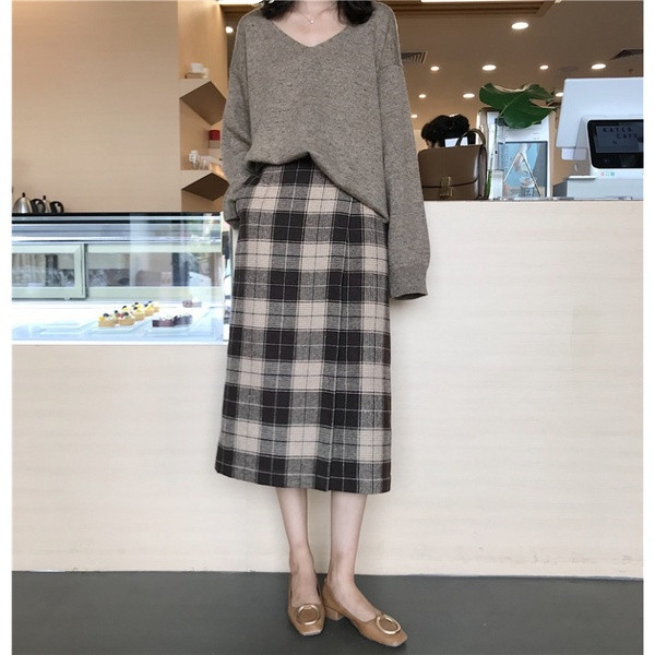 Női kötött széles pulóver spitz nyakkivágással