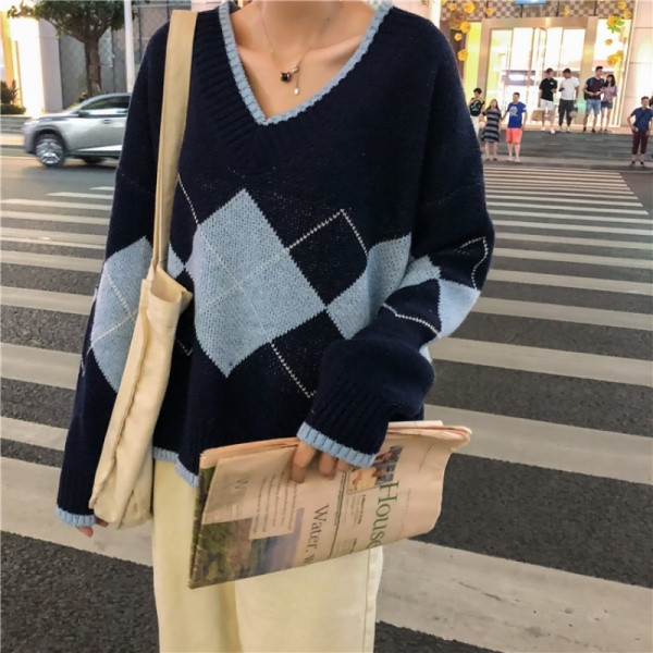 Széles téli kockás pulóver V-nyakkal