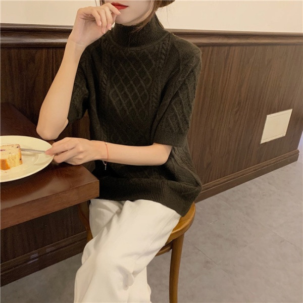 Γυναικείο λεπτό πουλόβερ με κολάρο και κοντό μανίκι