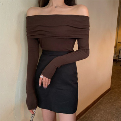 Bluză de damă cu mâneci lungi și umerii goi