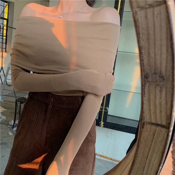 Bluză de damă cu mâneci lungi și umerii goi