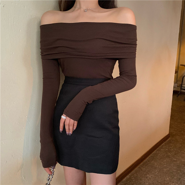 Bluză de damă cu mâneci lungi și umerii goi