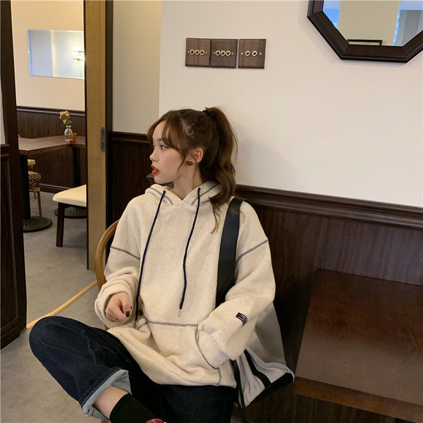 Γυναικείο αθλητικό φούτερ φαρδύ  μοντέλο με κουκούλα