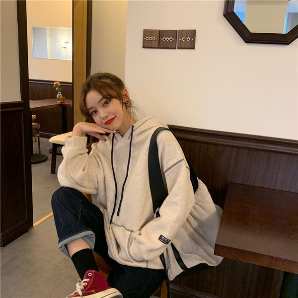 Γυναικείο αθλητικό φούτερ φαρδύ  μοντέλο με κουκούλα