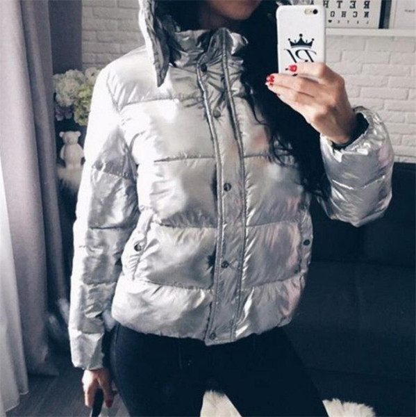 Γυναικείο  φθινόπωρο-χειμωνιάτικο μπουφάν με κουκούλα σε ασημί χρώμα