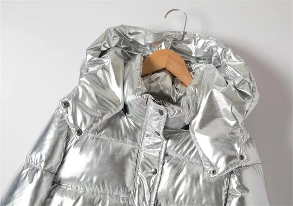 Γυναικείο  φθινόπωρο-χειμωνιάτικο μπουφάν με κουκούλα σε ασημί χρώμα