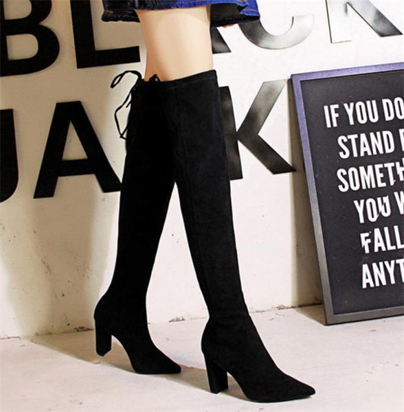 Öko velúrból készült, vastag sarkú női csizma új modellje