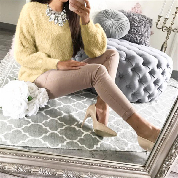 Χνουδωτό γυναικείο πουλόβερ σε διάφορα χρώματα, κατάλληλο για το χειμώνα