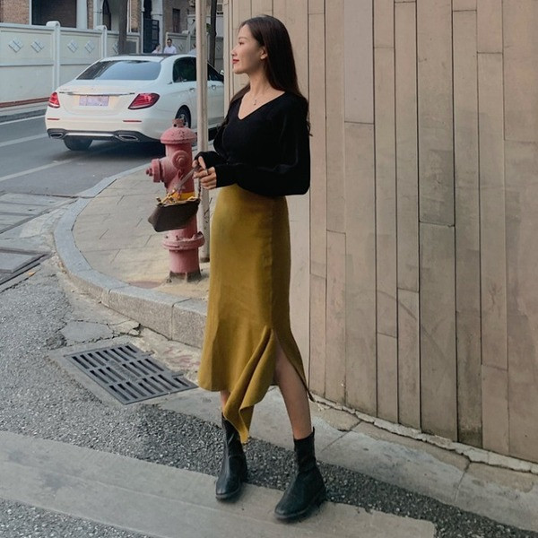 Testreszabott női szoknya, magas derékkal, sliccel mustár színű