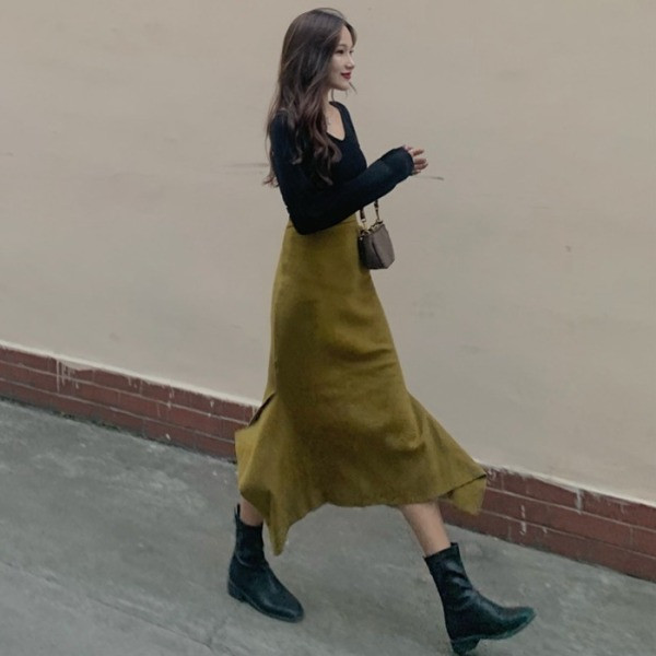 Testreszabott női szoknya, magas derékkal, sliccel mustár színű