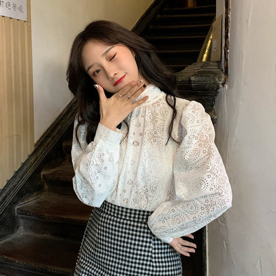 Μοντέρνα γυναικεία μπλούζασε τρία χρώματα με μισό υψηλό γιακά