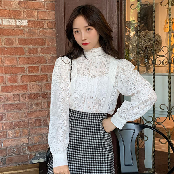 Μοντέρνα γυναικεία μπλούζασε τρία χρώματα με μισό υψηλό γιακά