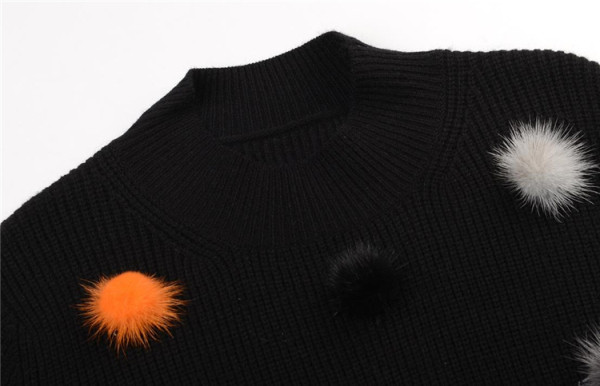 Μοντέρνο χειμερινό γυναικείο πουλόβερ σε μαύρο χρώμα