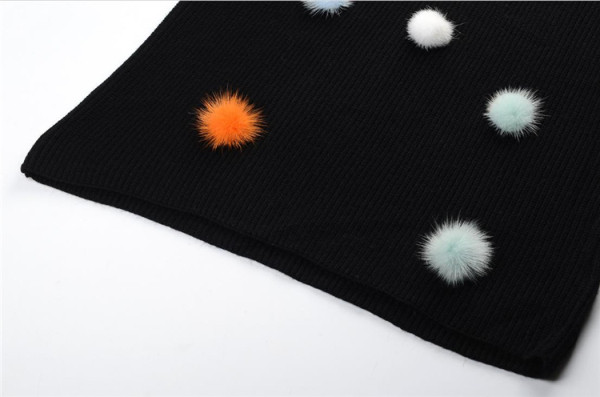 Μοντέρνο χειμερινό γυναικείο πουλόβερ σε μαύρο χρώμα