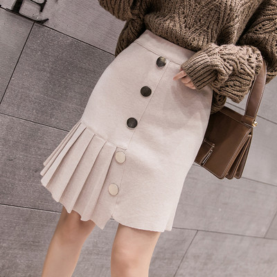 Modern aszimmetrikus redős szoknya gombokkal