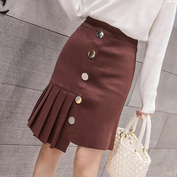 Modern aszimmetrikus redős szoknya gombokkal