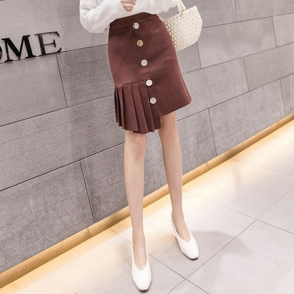 Modern aszimmetrikus redős szoknya gombokkal