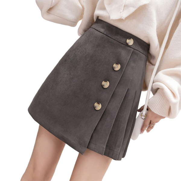 Modern aszimmetrikus redős szoknya gombokkal