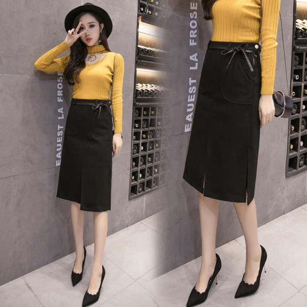 Női sportos-elegáns szoknya övvel és zsebekkel