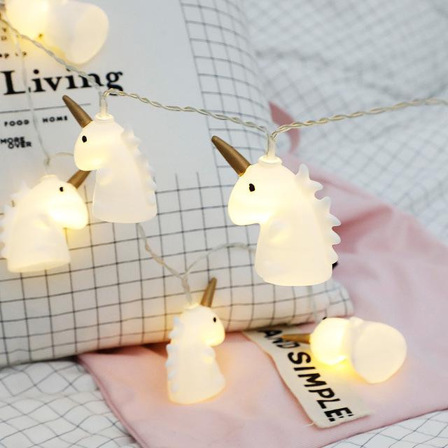 Светещи лампички във формата на еднорог с LED светлини и 1.5 метра дължина в бял цвят 