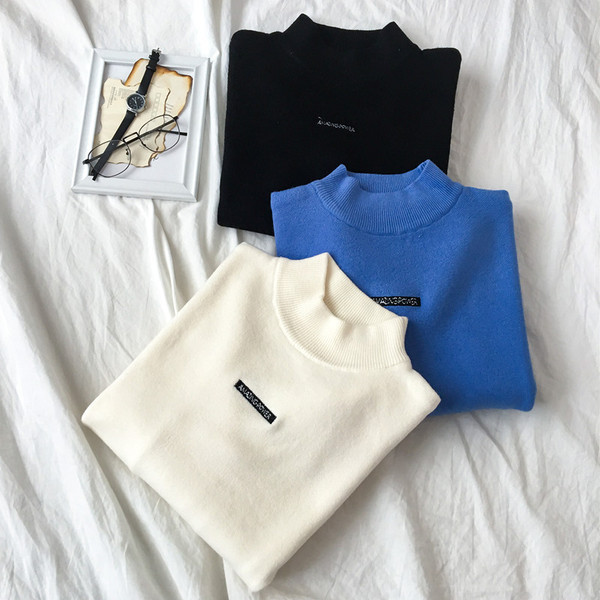 Alkalmi női pulóver felirattal, magas gallérral három színben