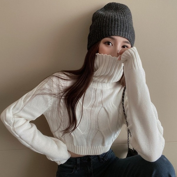 Modern rövid pulóver pólógallérral és hosszú ujjal