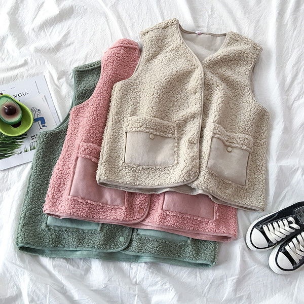 Alkalmi női mellény három színben, zsebekkel és V-nyakkal